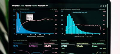 数据分析仪表盘展示实时比赛数据和统计图表